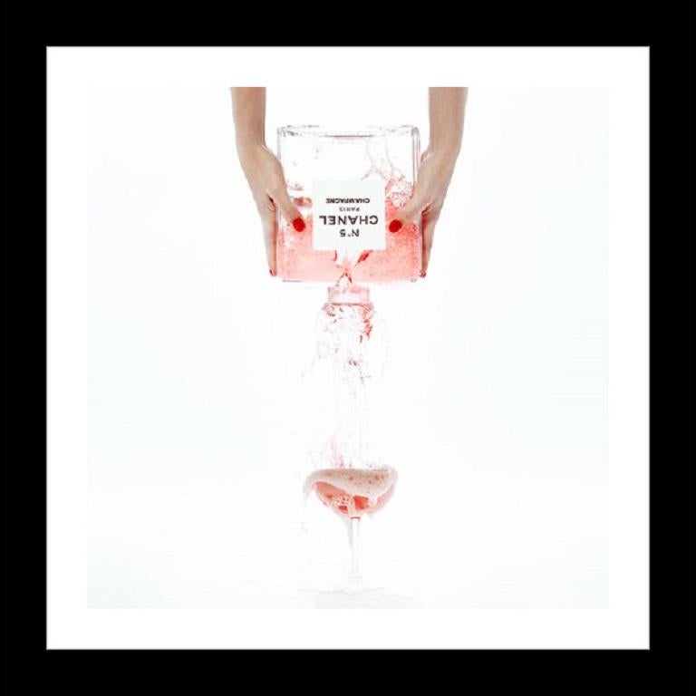 Tyler Shields - Chanel Champagne II, Fotografie 2016, Nachgedruckt im Angebot 1