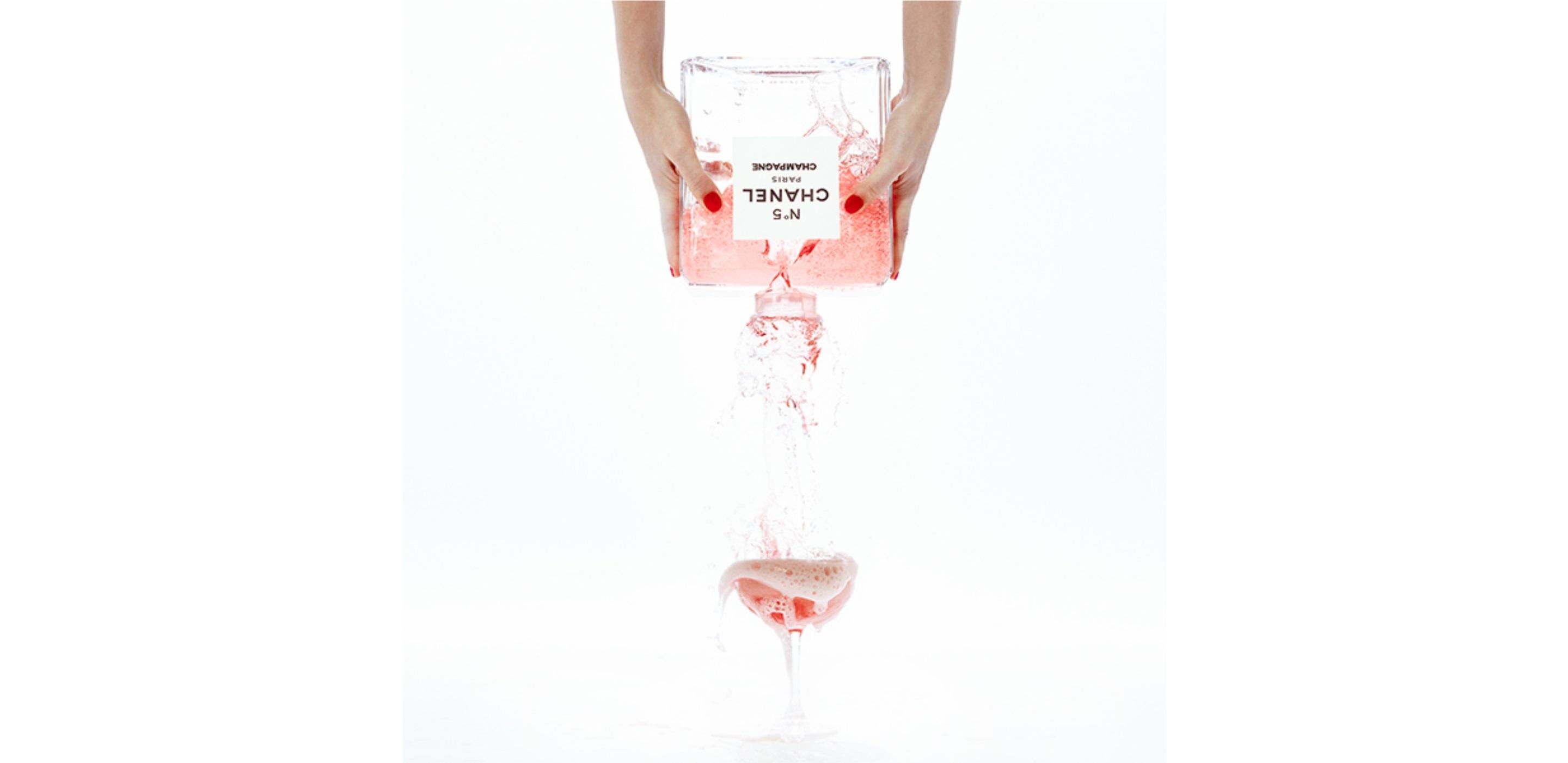 Tyler Shields - Chanel Champagne II, Fotografia 2016, Stampato Dopo