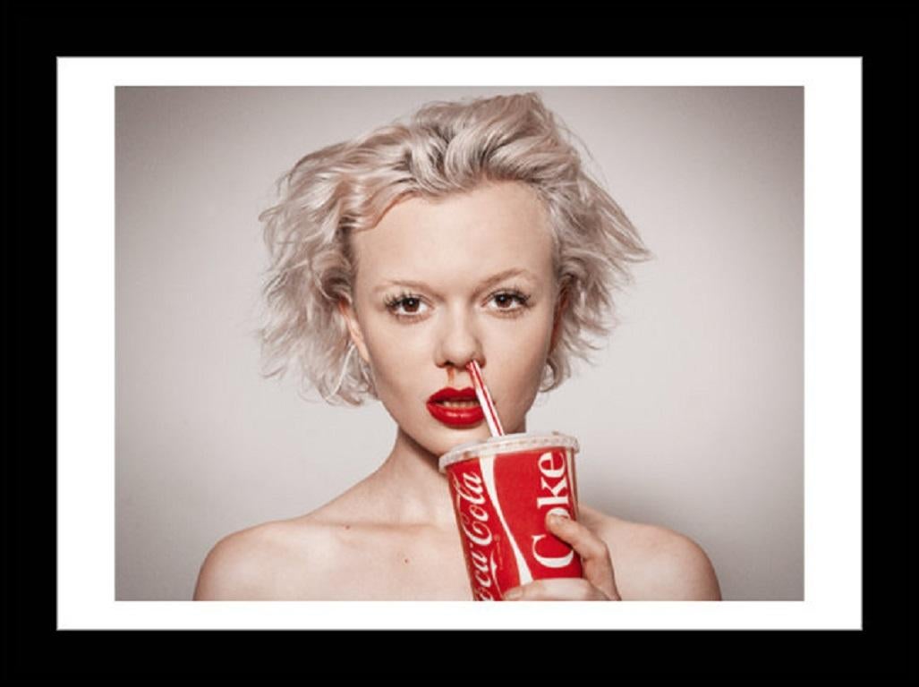 Tyler Shields - Coca-Cola, Fotografía 2015, Impresión posterior en venta 1