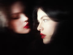 Tyler Shields - Eloisa e Chiara, Fotografia 2025, Stampato Dopo