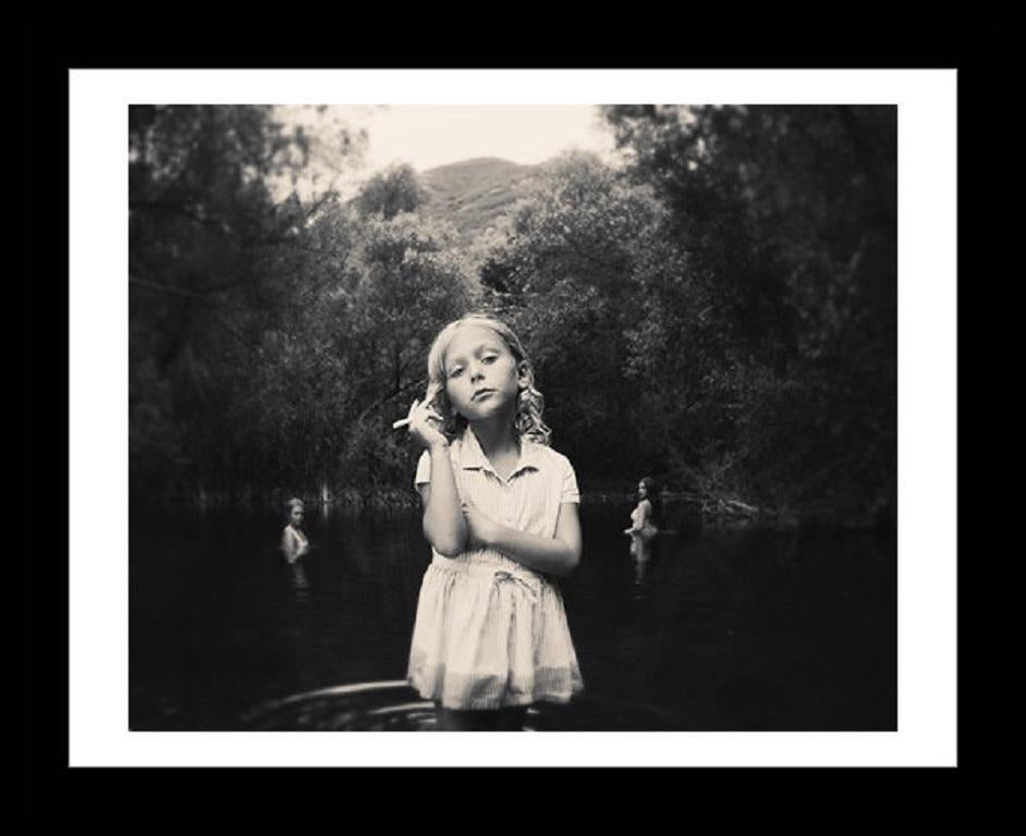 Tyler Shields - Girl In The Pond, photographie de 2016, imprimée d'après en vente 1
