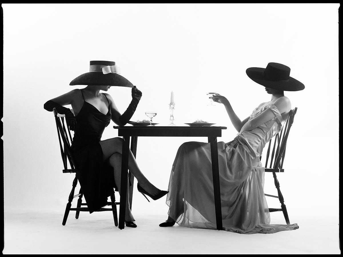 Tyler Shields - Girls Night Out Silhouette, Fotografie 2021, gedruckt nach