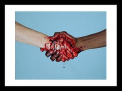 Tyler Shields - Händeschütteln, Fotografie 2020, Nachgedruckt