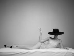 Tyler Shields - Chapeau Femme, Photographie 2021, Imprimée d'après