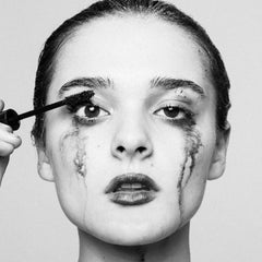 Tyler Shields - Wimperntusche, Fotografie 2017, Nachgedruckt