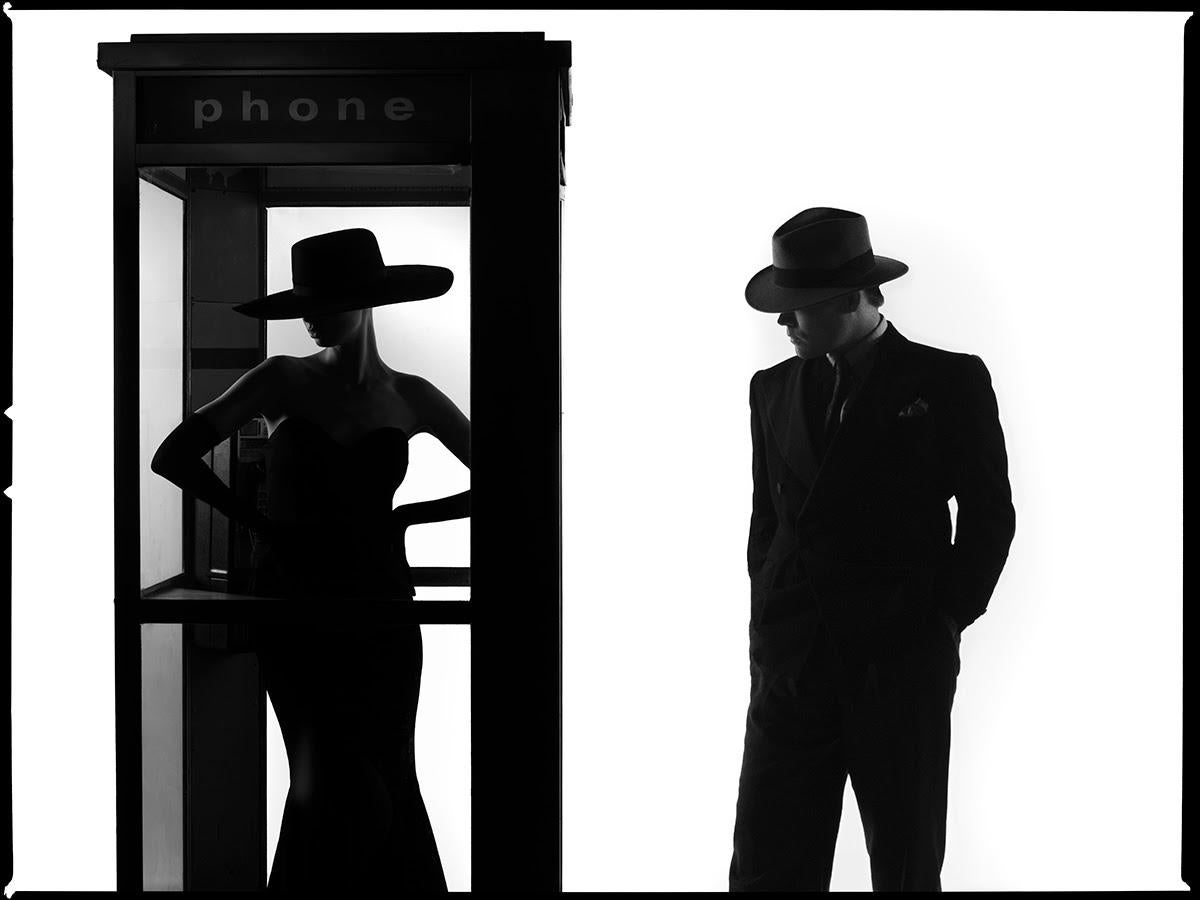 Tyler Shields – Phonebooth Silhouette, Fotografie 2020, gedruckt nach