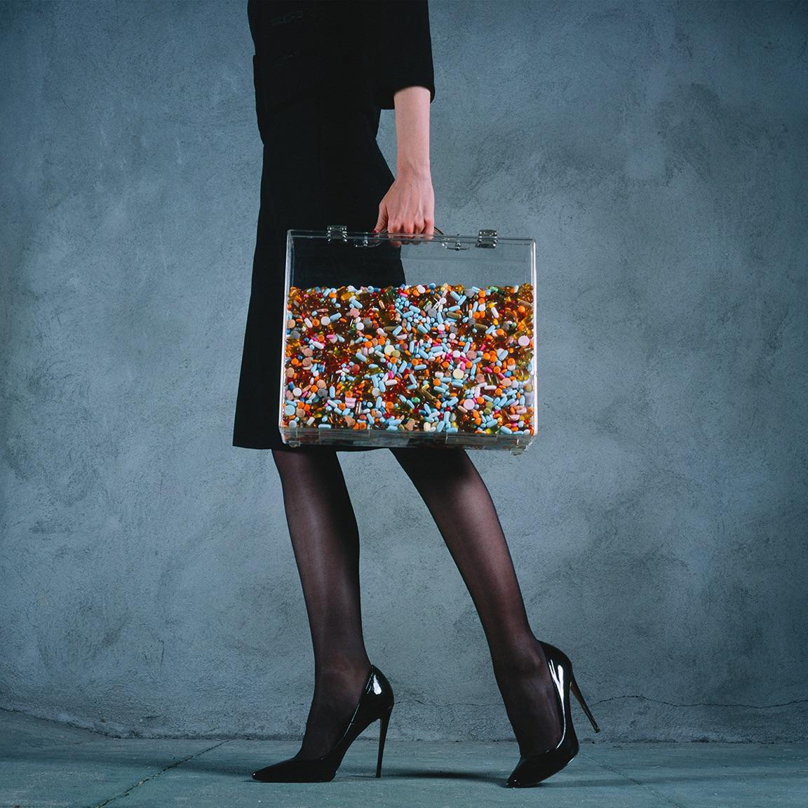 Serie: Ablasshandel
Chromogener Druck auf Kodak Endura Luster Papier
Alle verfügbaren Größen und Ausgaben:

18" x 18" Editionen von 3 + 2 Probedrucke

30" x 30" Editionen von 3 + 2 Probedrucke

45" x 45" Editionen von 3 + 2 Probedrucke

60" x 60"