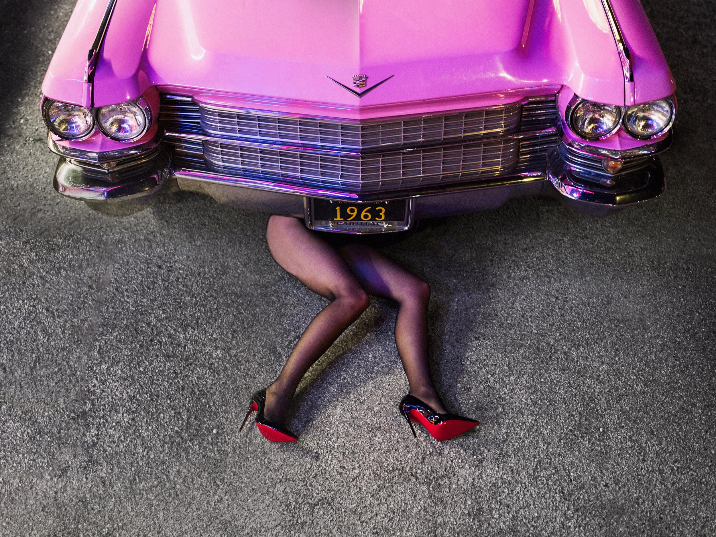 Tyler Shields - Cadillac Rosa, Fotografía 2025, Impresión posterior