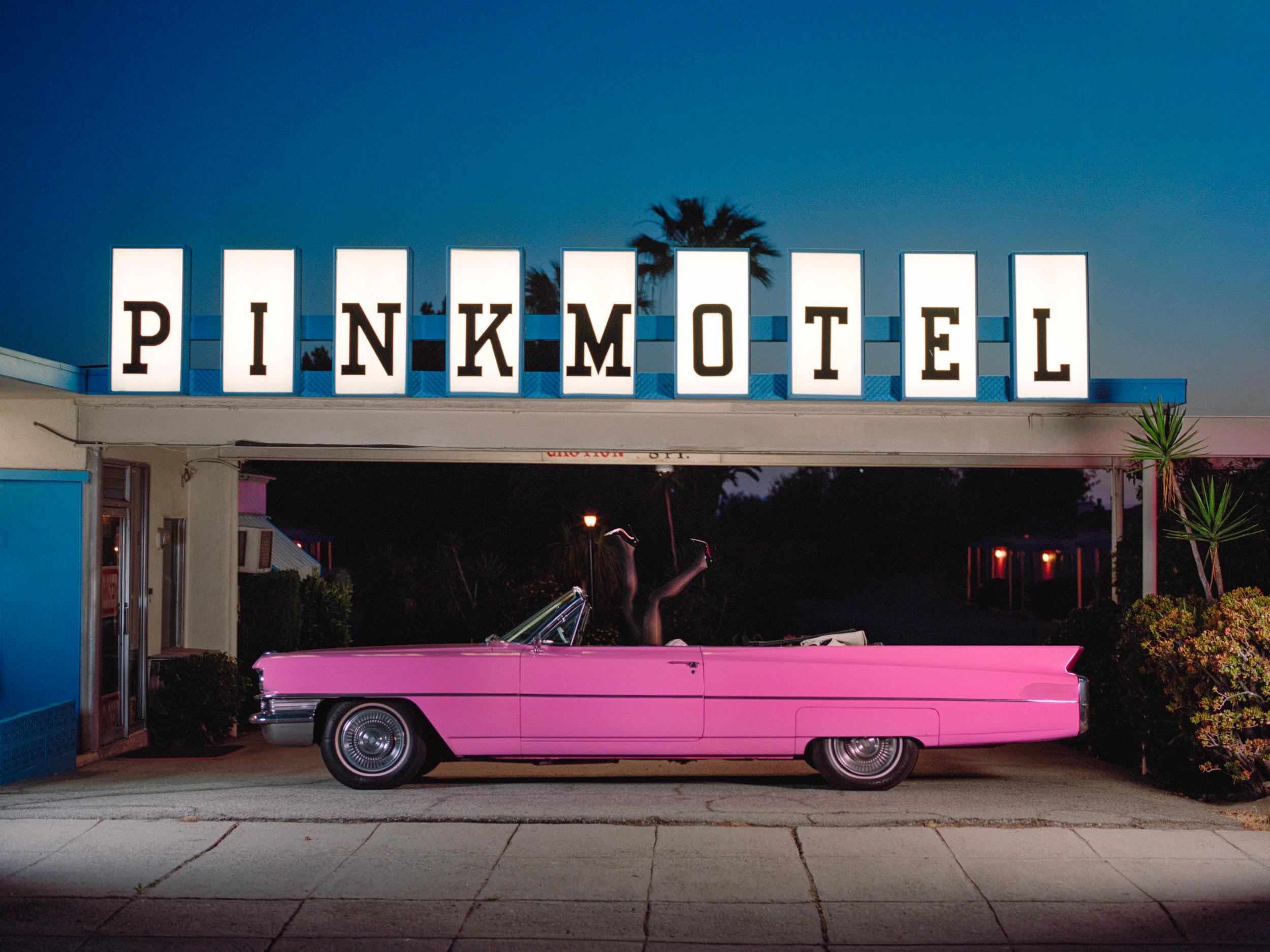 Tyler Shields - Motel Rosa, Fotografía 2025, Impresión posterior