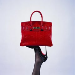Tyler Shields - Tacón alto Birkin rojo, Fotografía 2024, Impresión posterior