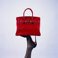Tyler Shields - Tacón alto Birkin rojo, Fotografía 2024, Impresión posterior