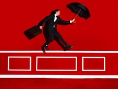 Tyler Shields - Self-Portrait su muro rosso, Fotografia 2020, Stampa dopo