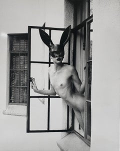 Tyler Shields - The Bunny In The Window, Photographie 2021, Imprimé après