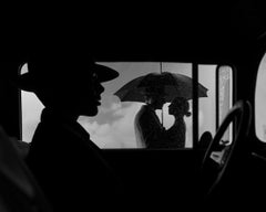 Tyler Shields - The Couple Out The Window, photographie 2021, imprimée d'après