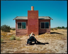 Tyler Shields - La casa nel deserto, Fotografia 2024, Stampato dopo