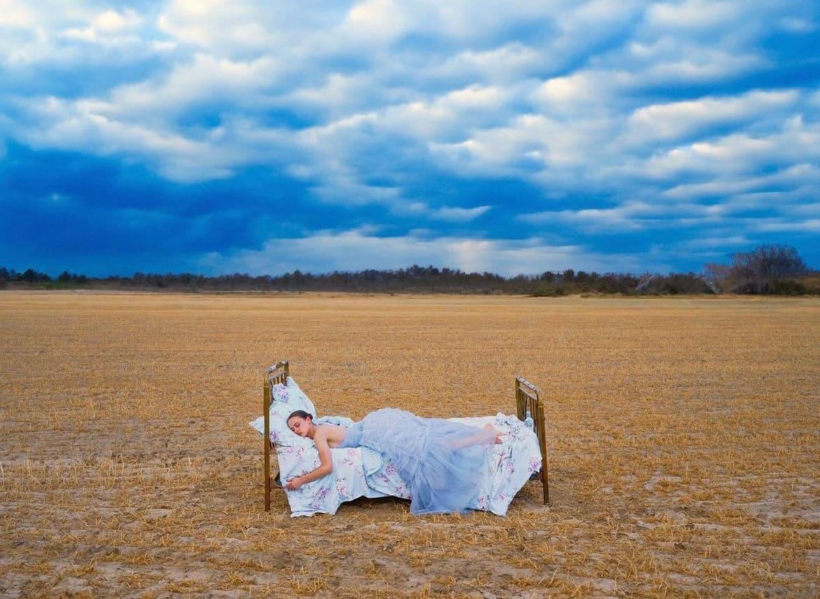 Serie: Fairytale
Chromogener Druck auf Kodak Endura Luster Papier

Alle verfügbaren Größen und Ausgaben:
18" x 18"
30" x 30"
45" x 45"
60" x 60"
70" x 70"
Ausgaben von 3 + 2 Artist Proofs

Tyler Shields ist Fotograf, Filmregisseur und Autor und vor