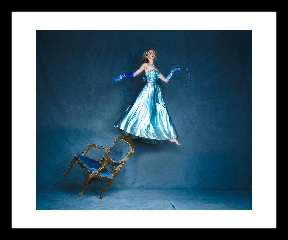 Tyler Shields - The Tipping Point, Fotografie 2019, Nachgedruckt im Angebot 1