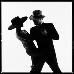 Tyler Shields - La Silhouette in Due Passi, Fotografia 2021, Stampata Dopo