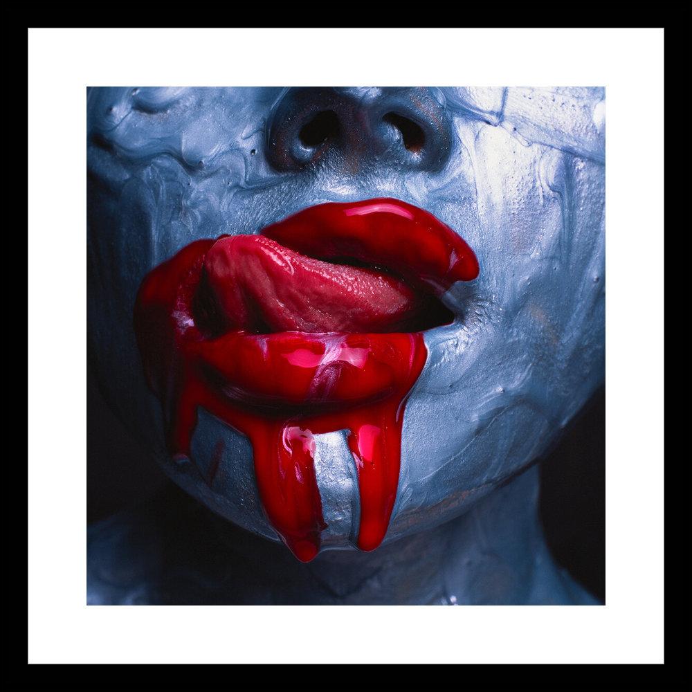 Tyler Shields - Zunge, Fotografie 2018, Nachgedruckt im Angebot 1
