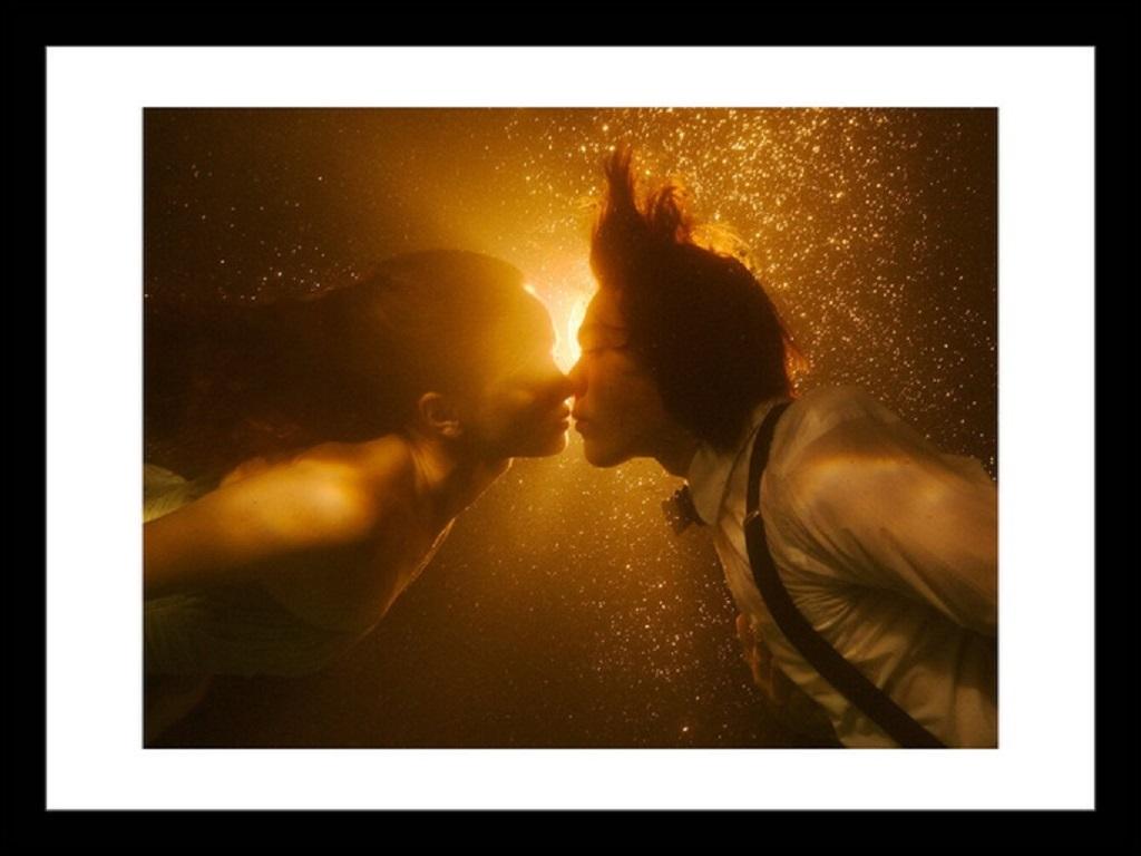 Tyler Shields - Underwater Kiss, Fotografie 2013, Nachdruck 1