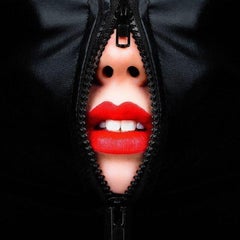 Tyler Shields - Boca de cremallera (60x60pulgadas)