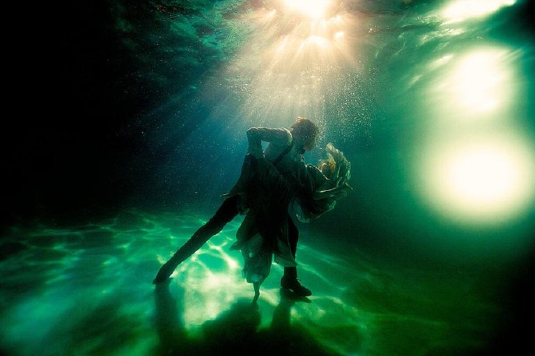 Tyler Shields Color Photograph - Underwater Kiss II (48" x 72")