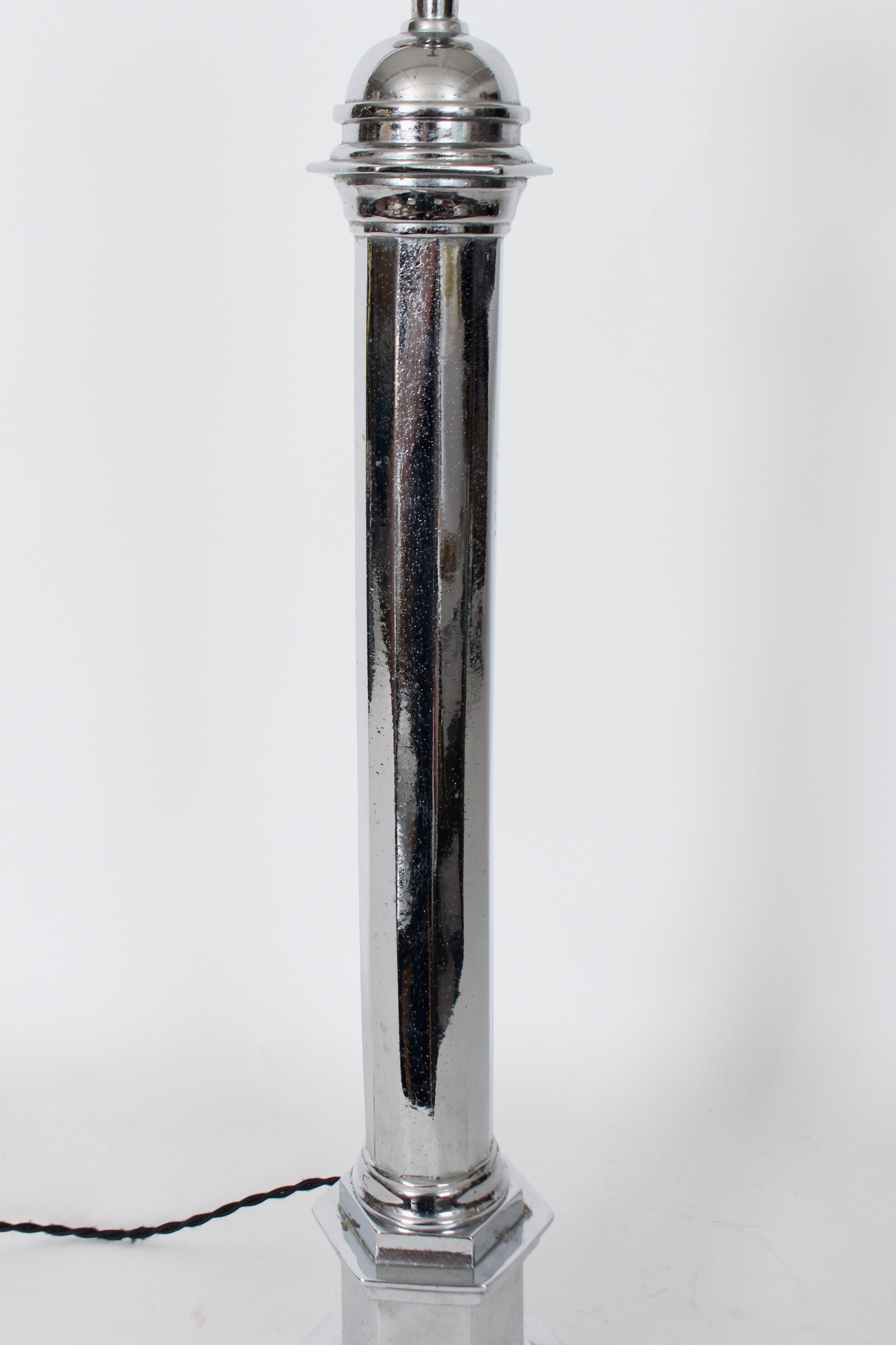 Tyndale Chrome Dodecagon Column Table Lamp en vente 2