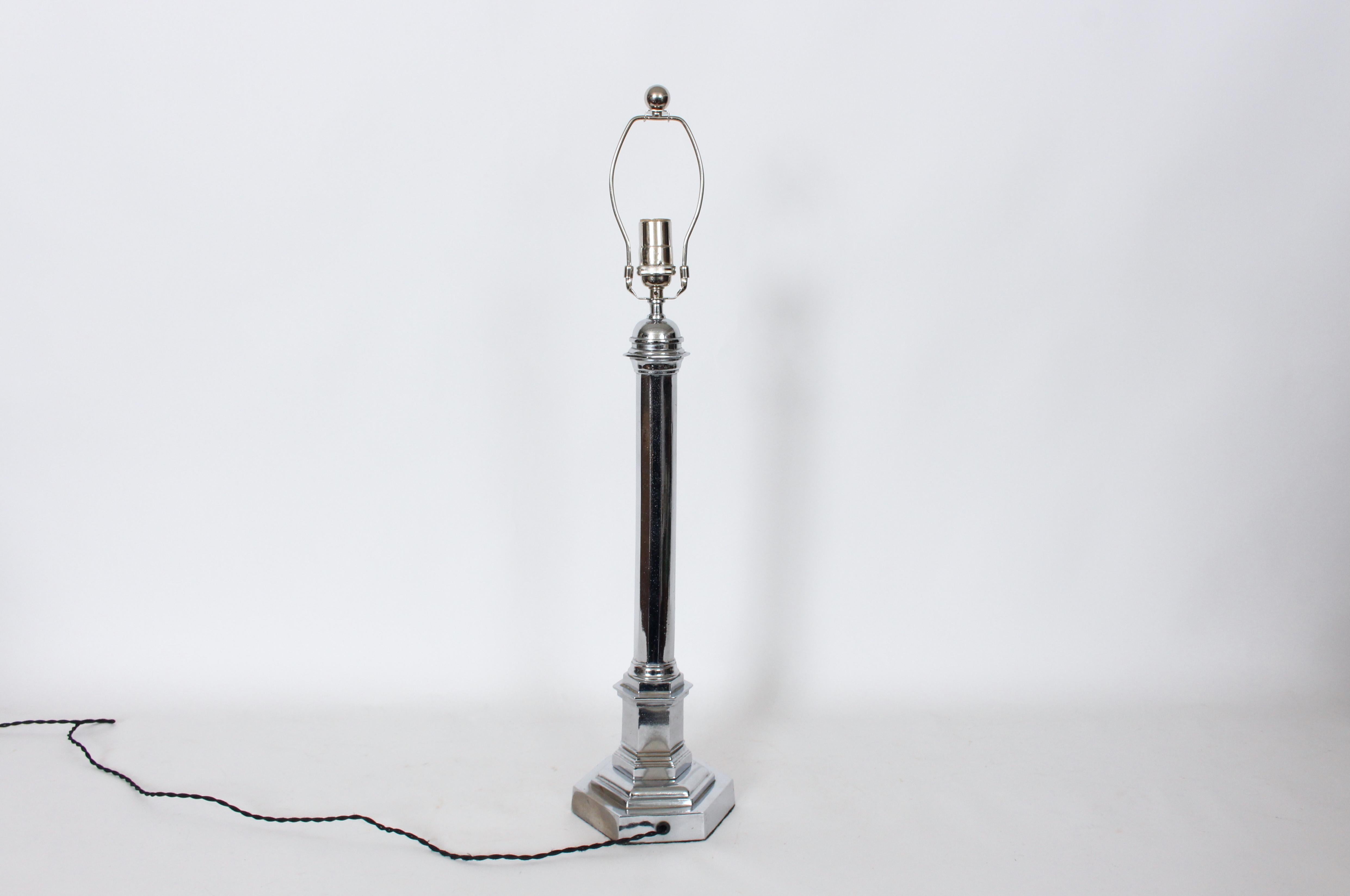 Américain Tyndale Chrome Dodecagon Column Table Lamp en vente