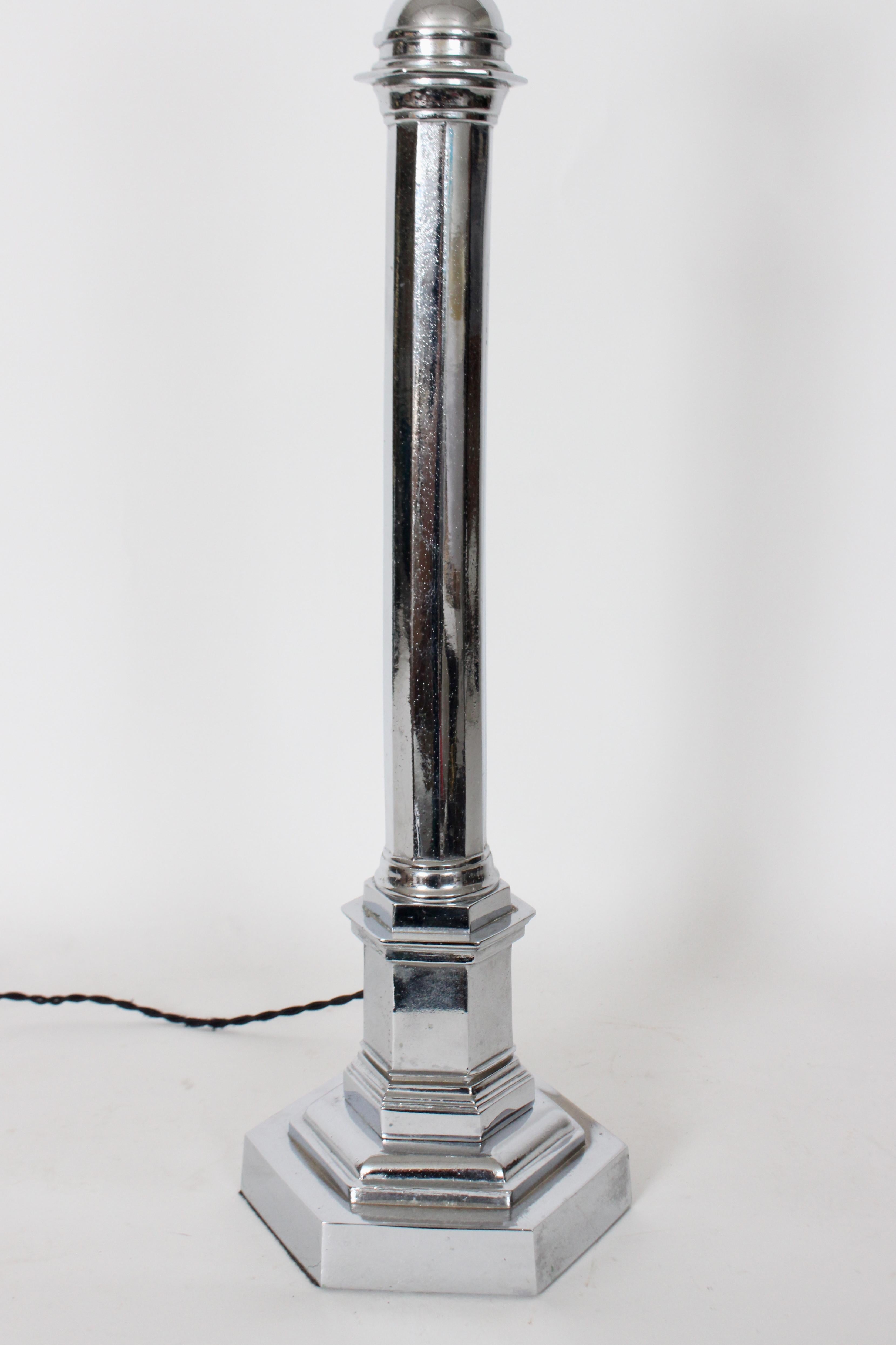 Milieu du XXe siècle Tyndale Chrome Dodecagon Column Table Lamp en vente