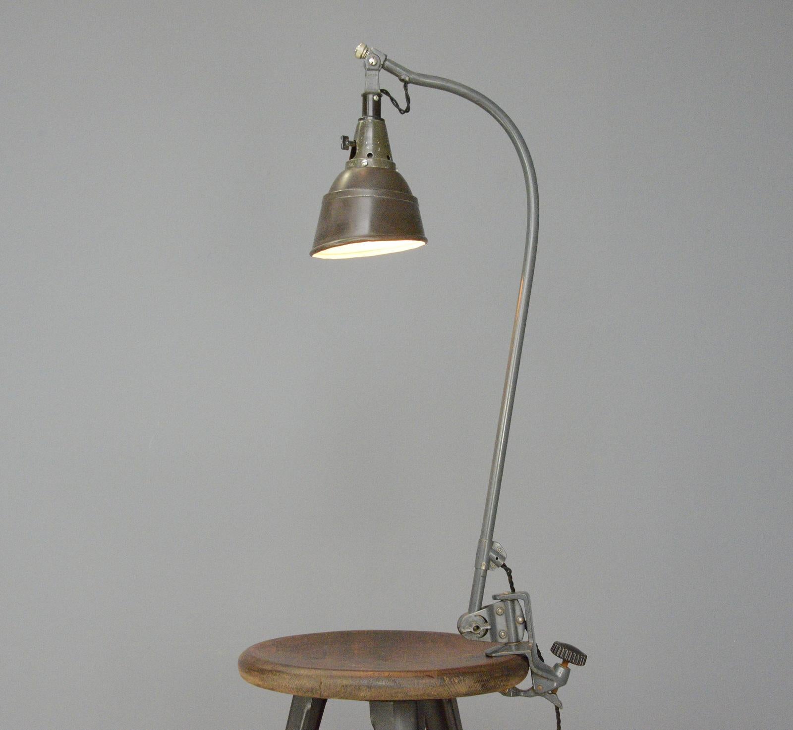 Lampe de bureau typique Peitsche 113 de Curt Fischer pour Midgard, datant des années 1940 en vente 3