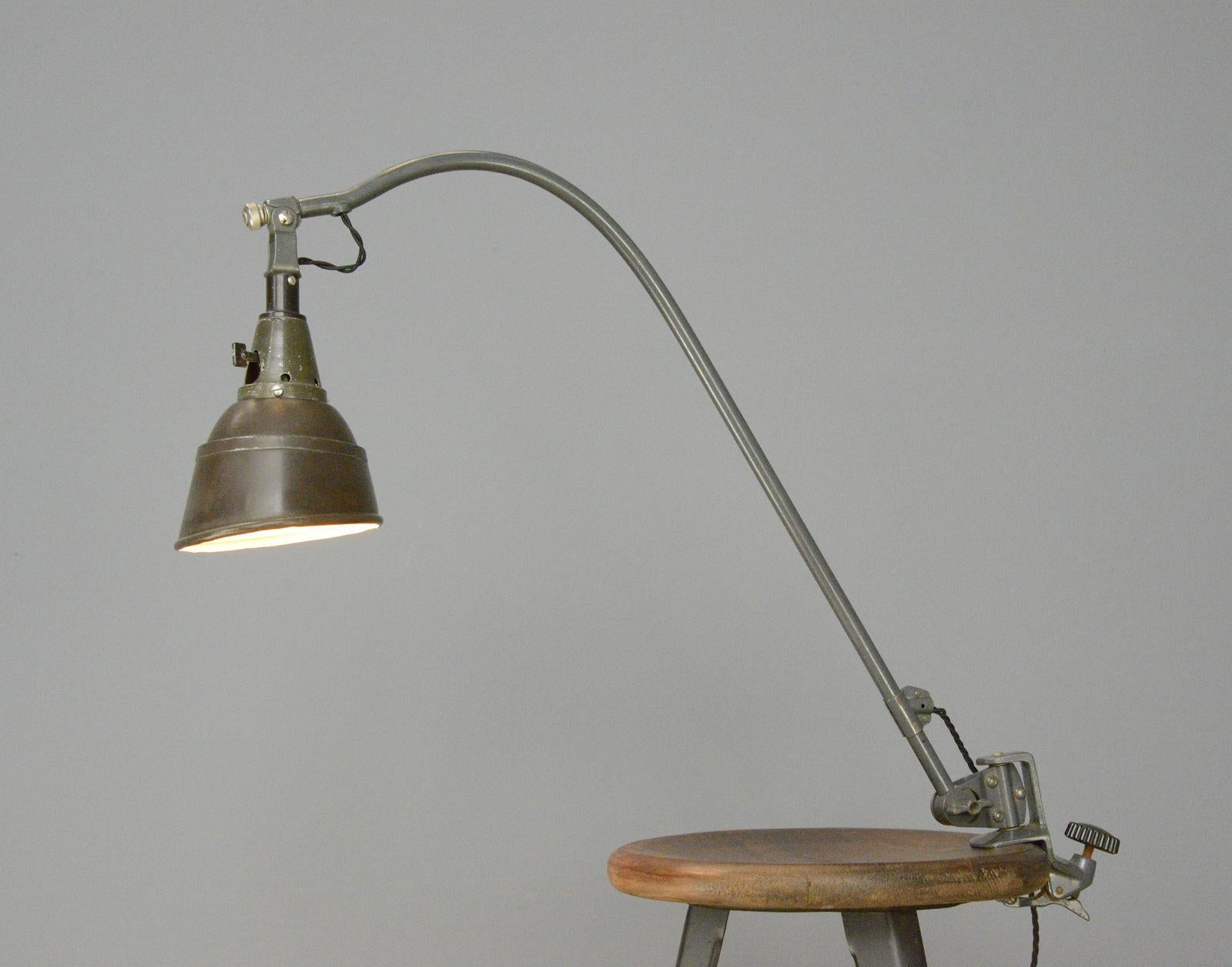 Lampe de bureau typique Peitsche 113 de Curt Fischer pour Midgard, datant des années 1940 en vente 5