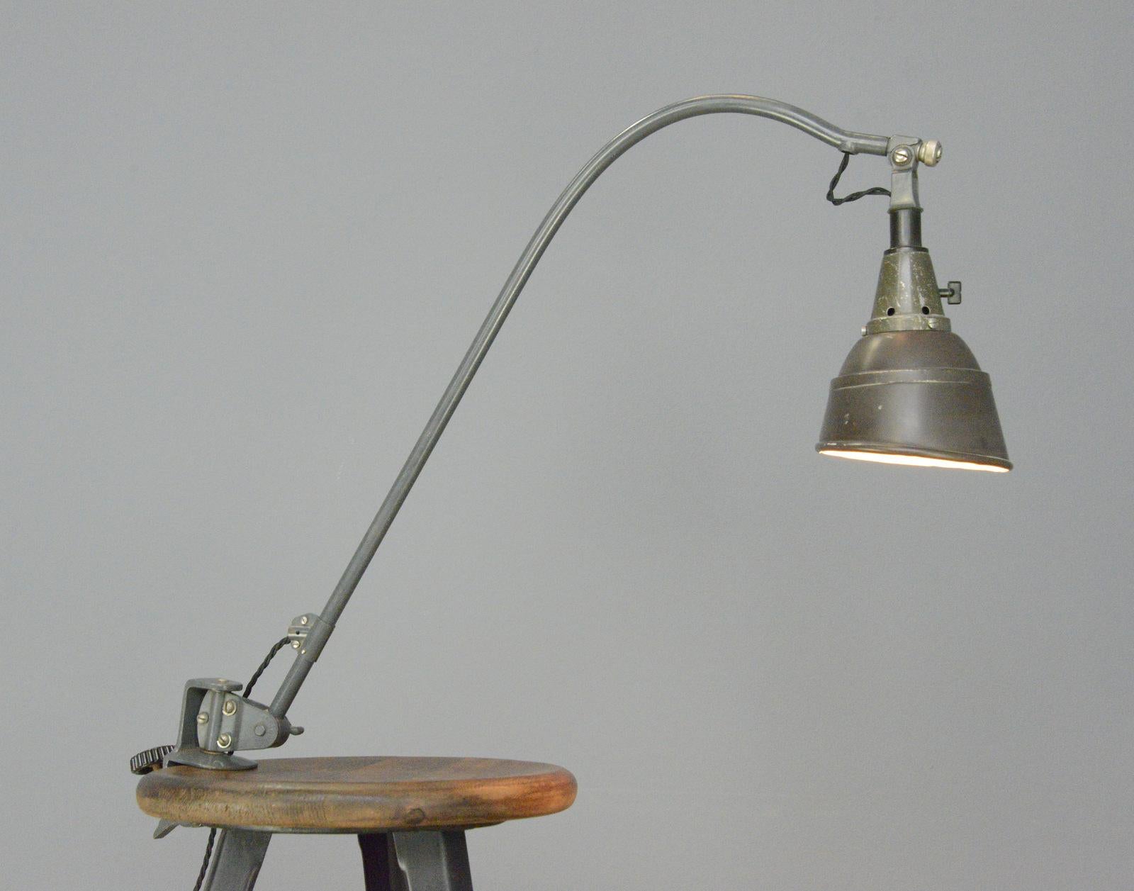 Lampe de bureau typique Peitsche 113 de Curt Fischer pour Midgard, datant des années 1940 en vente 10