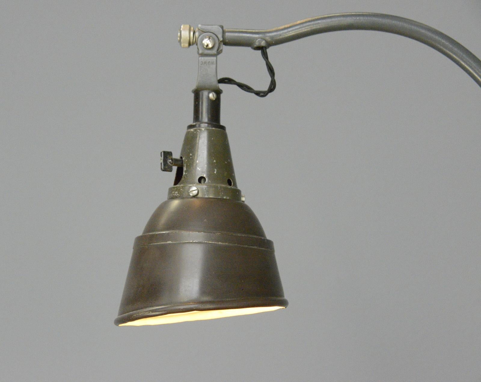 Lampe de bureau typique Peitsche 113 de Curt Fischer pour Midgard, datant des années 1940 en vente 2