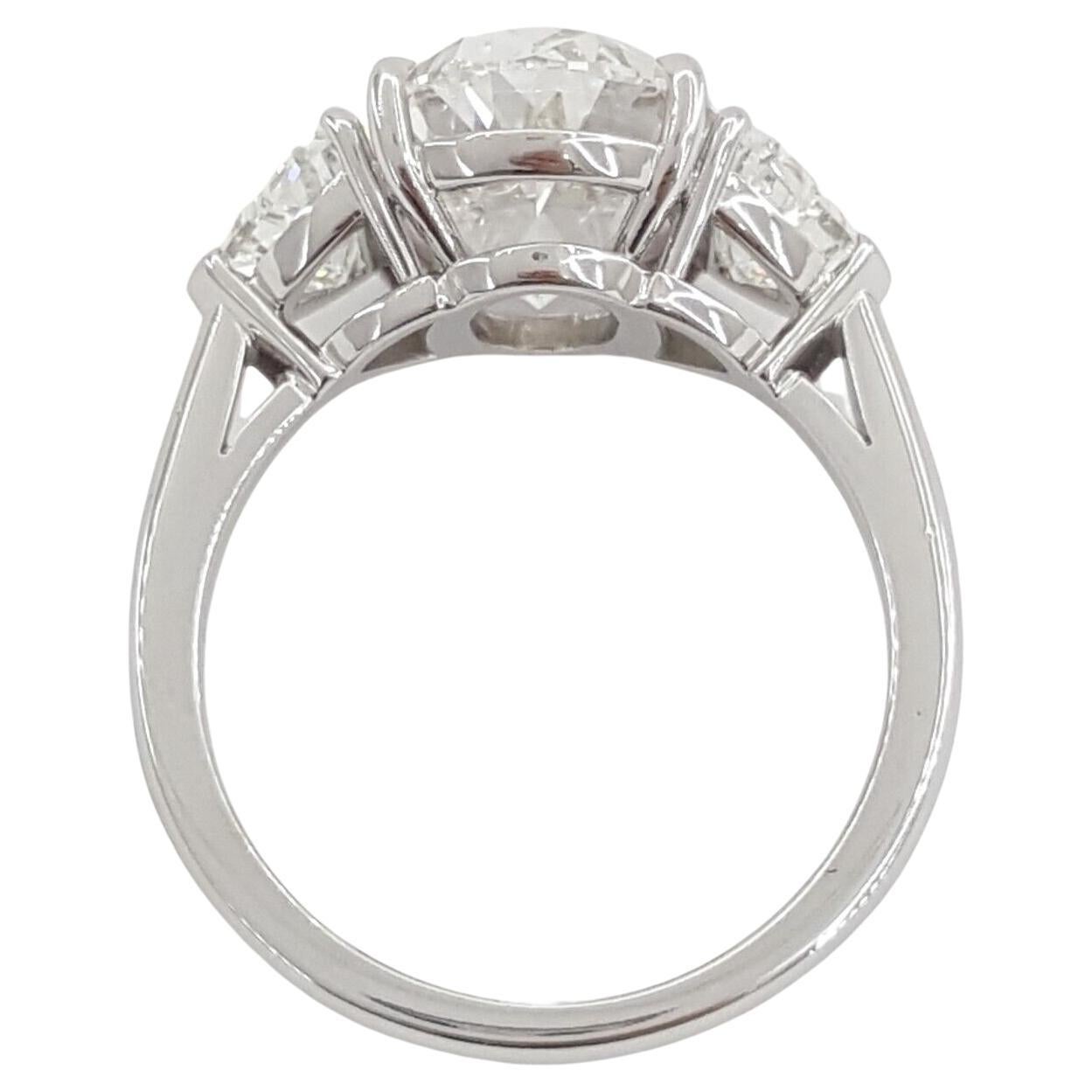 This magnificent engagement ring showcases a mesmerizing 4.02 carat oval-cut diamond, GIA certified for its outstanding quality. The elongated shape of the center stone enhances its brilliance and creates a graceful, sophisticated presence. 

Graded
