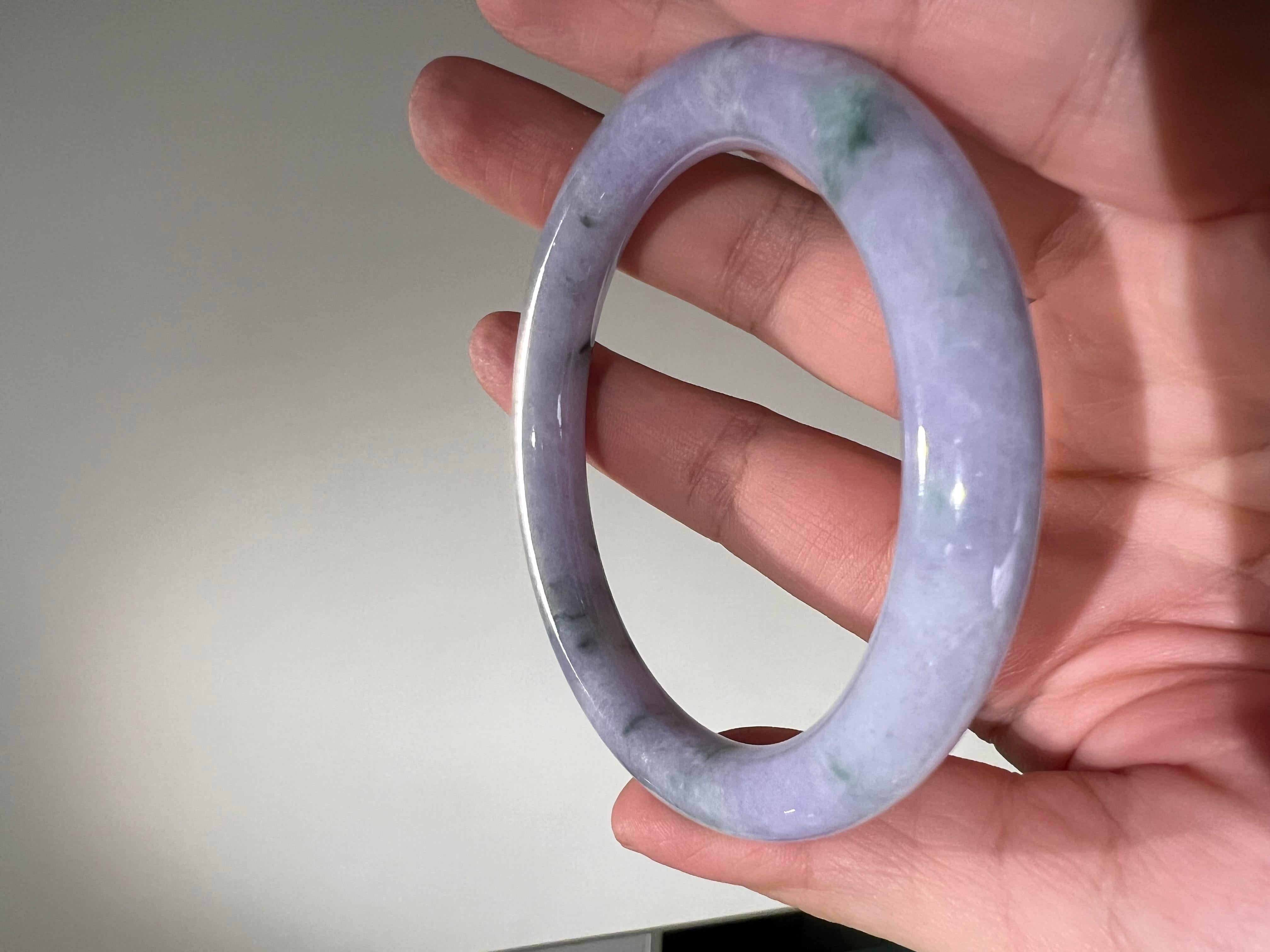 Type A burmese lavender jadeite bangle with certificate For Sale 1