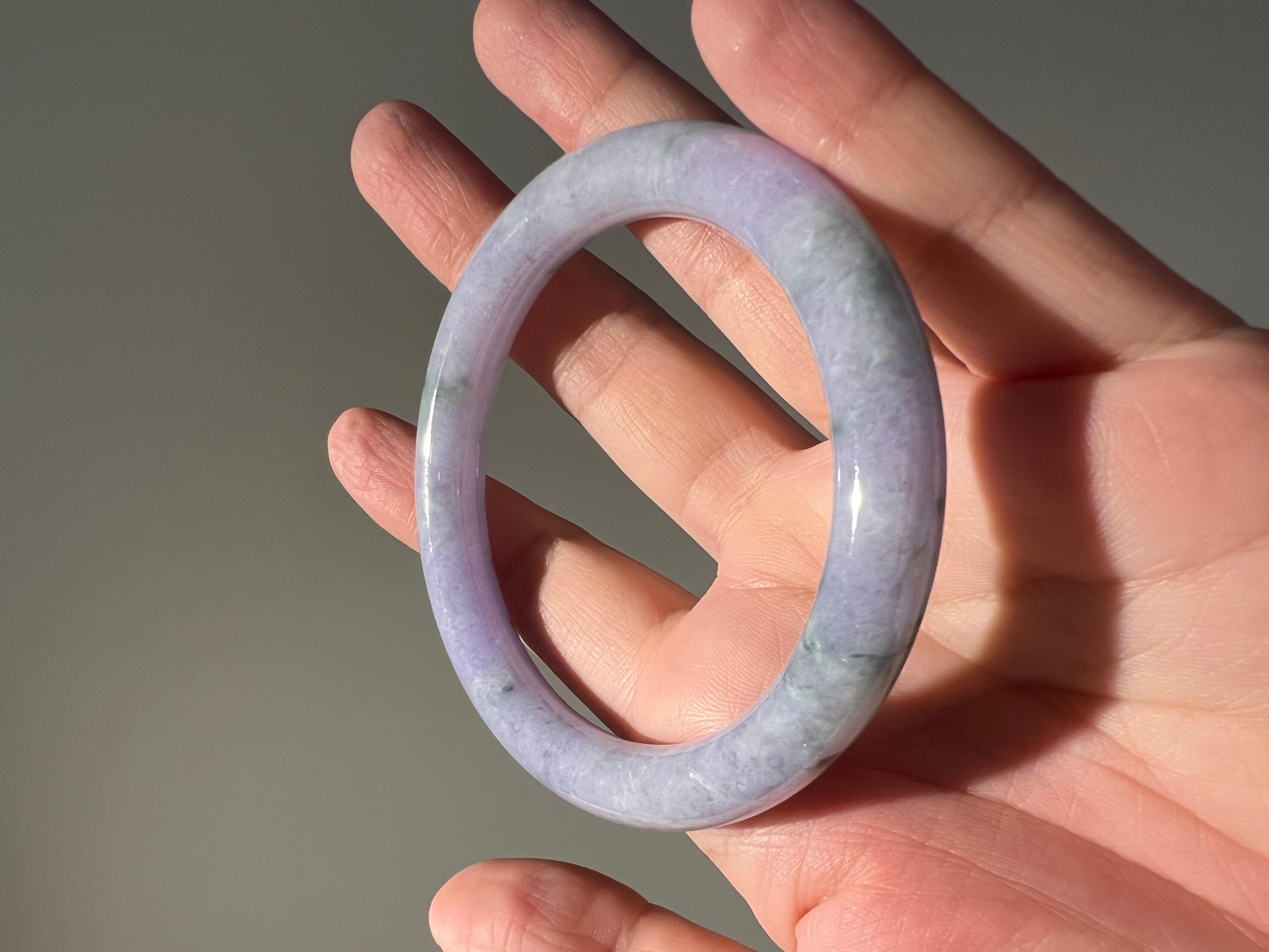 Type A burmese lavender jadeite bangle with certificate For Sale 2