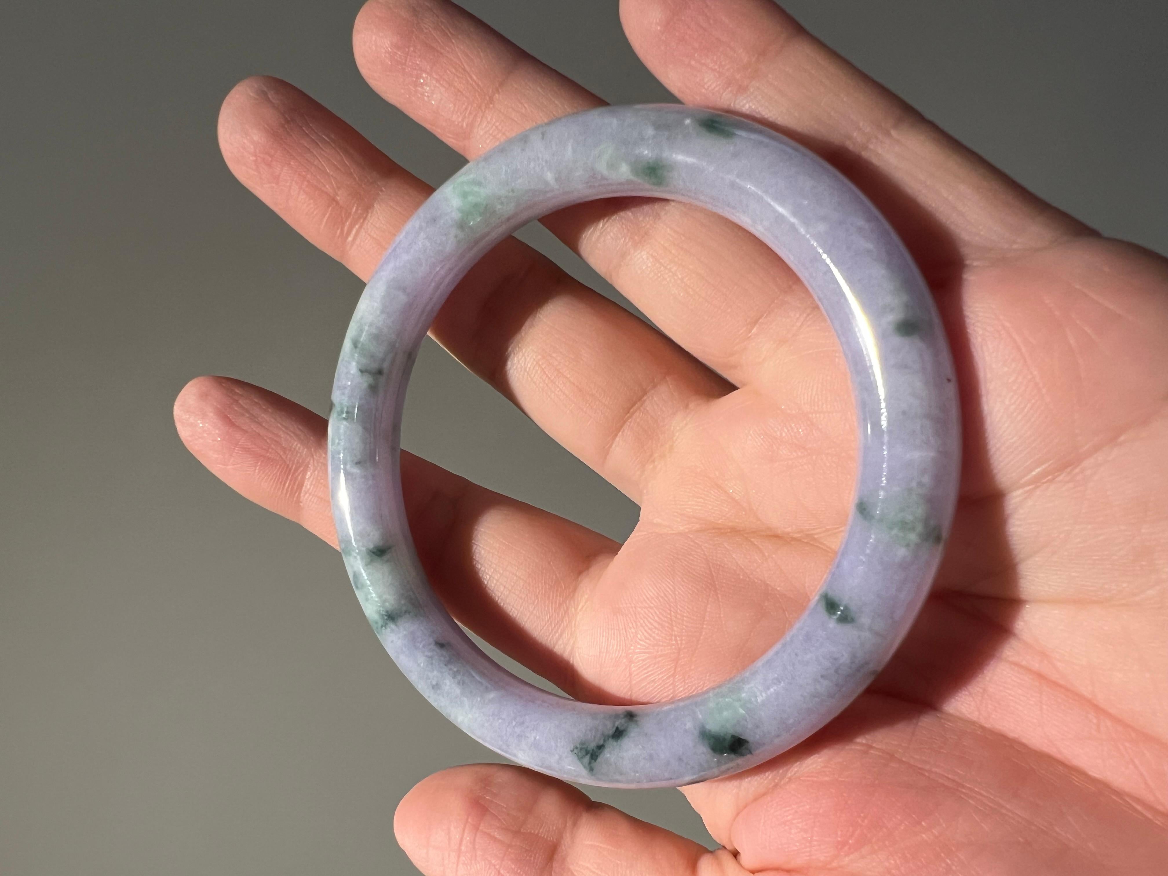 Type A burmese lavender jadeite bangle with certificate For Sale 3