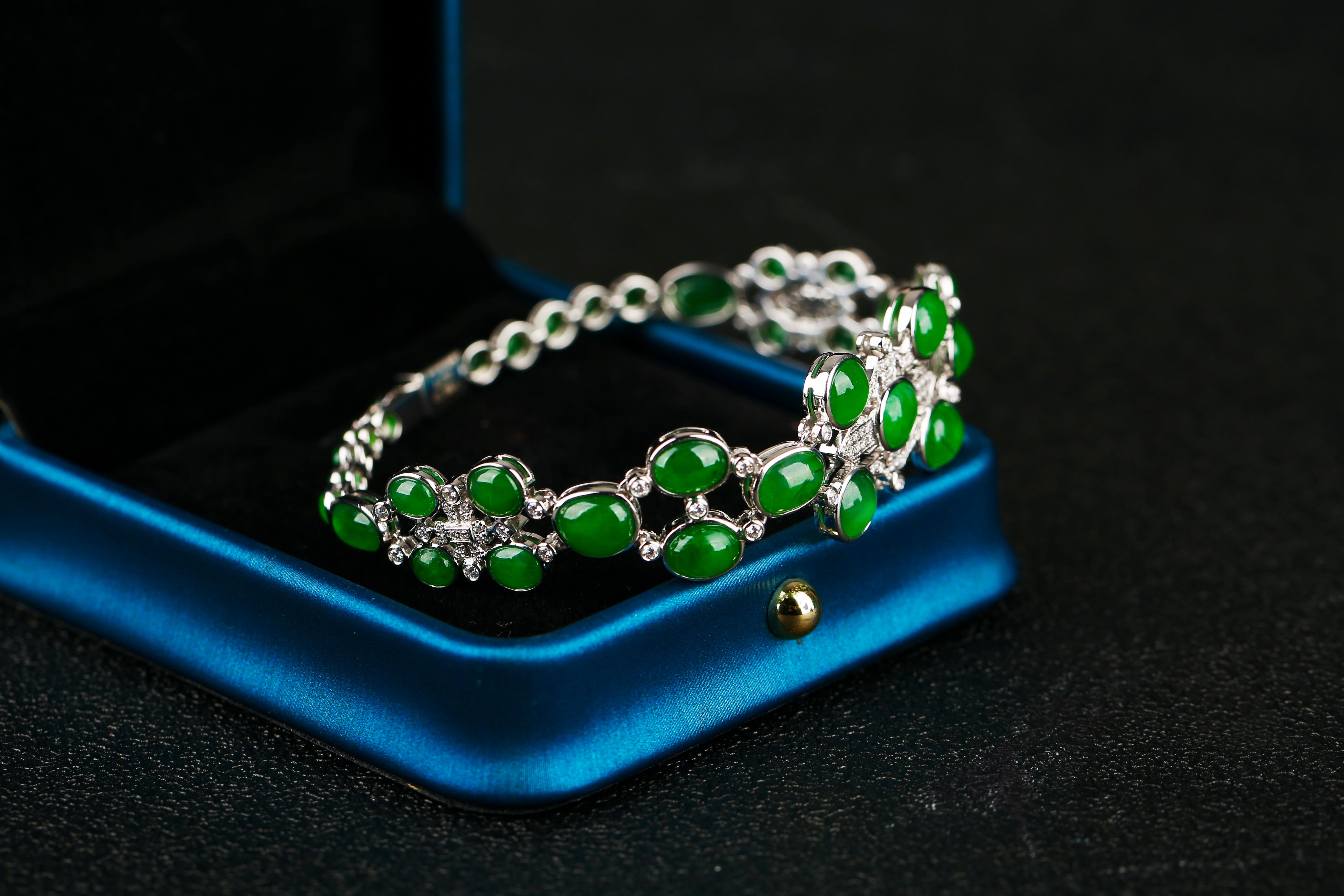 A Type A Natural Green Jadeite Jade and Diamond Bracelet in 18k White Gold
Type A natural green colour transparent Jadeite Jade
Total natural diamond weight is 1.6 ct , The Colour of the Diamond is Approximately E/F with VS Clarity

Type A jadeite
