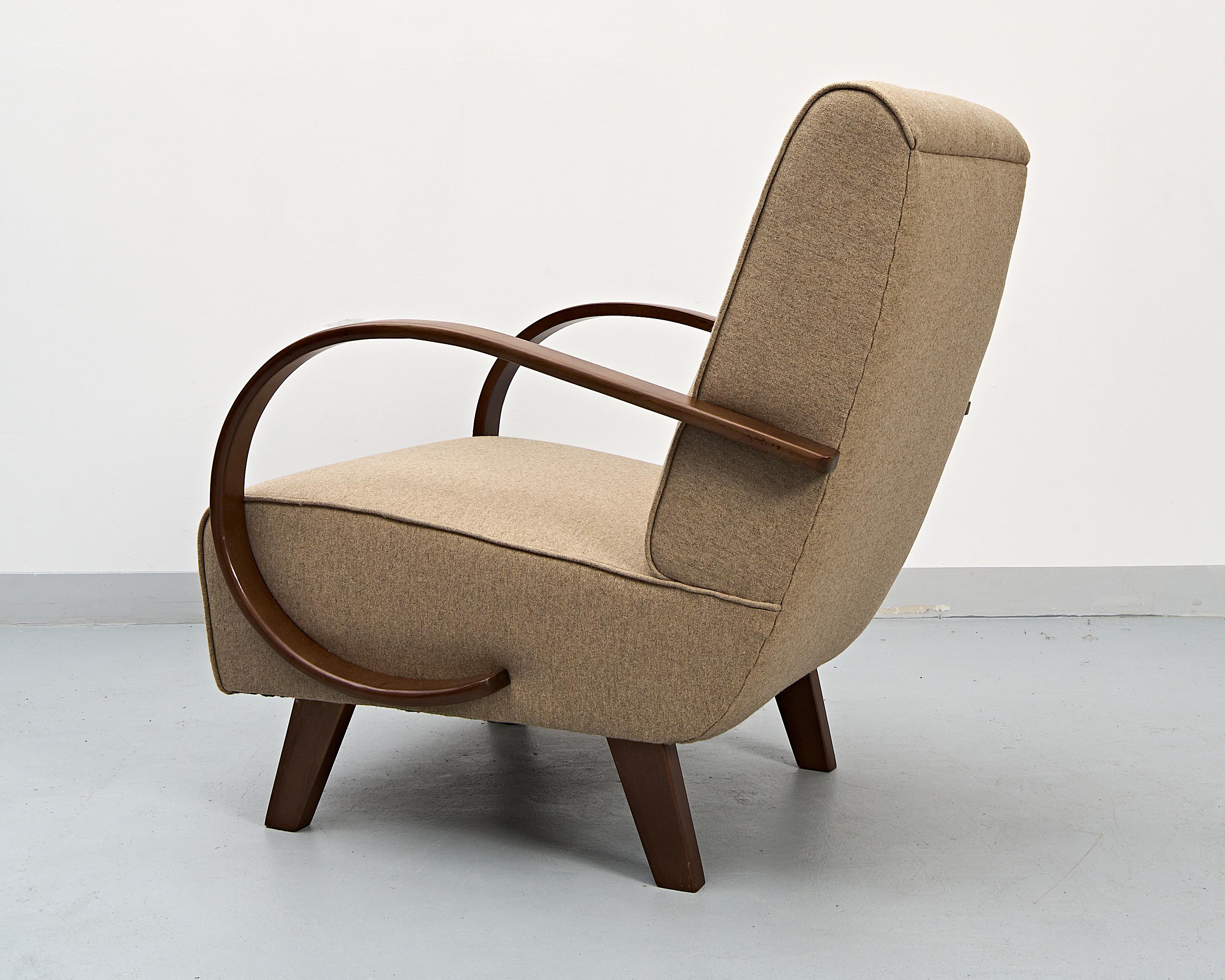 Type C Armchair by Jindřich Halabala, 1930s In Good Condition For Sale In Poznań, PL