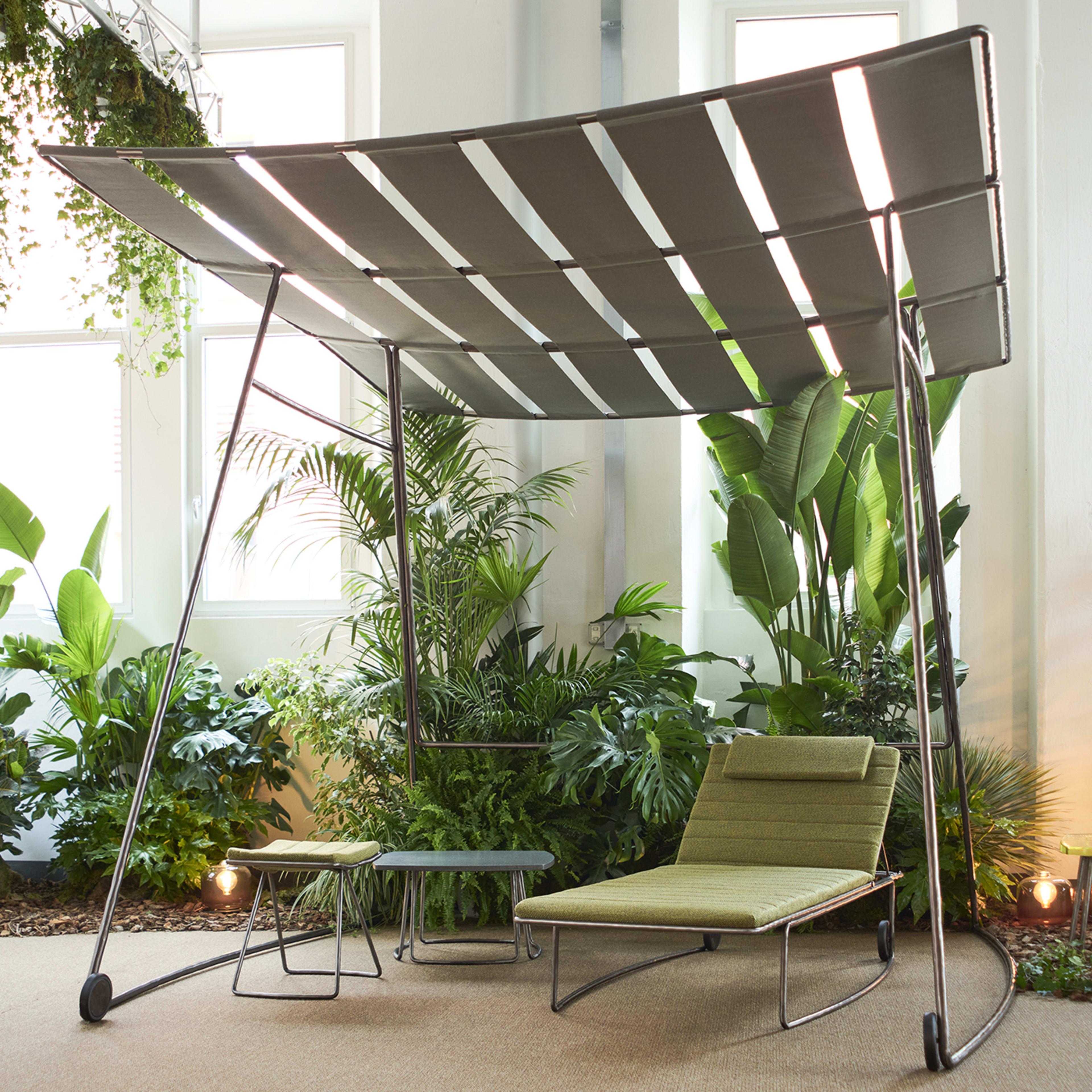 Grünes Sonnenbett von Stormo Studio (21. Jahrhundert und zeitgenössisch) im Angebot