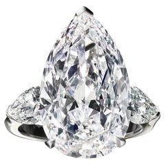 Typ IIA, 5,01 Karat, Diamant im Birnenform-Schliff, Dreistein-Verlobungsring aus Platin
