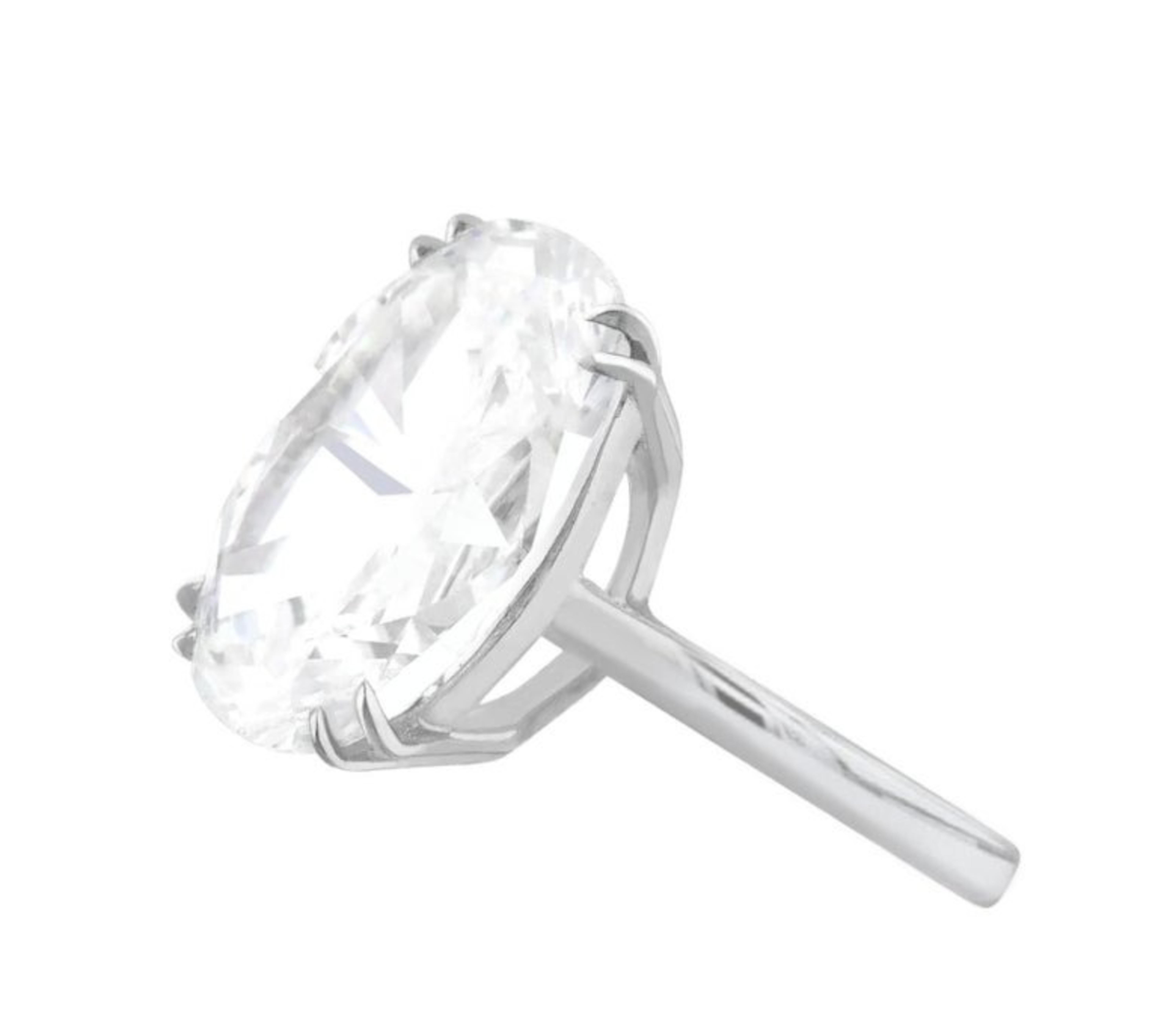 A timeless creation by Cecile Blake, this exquisite ring showcases a vibrant 14-carat certified oval diamond ring

the diamond comes with a Golconda type certificate

Crafted in luxurious platinum and 18k rose gold, this ring is a harmonious blend