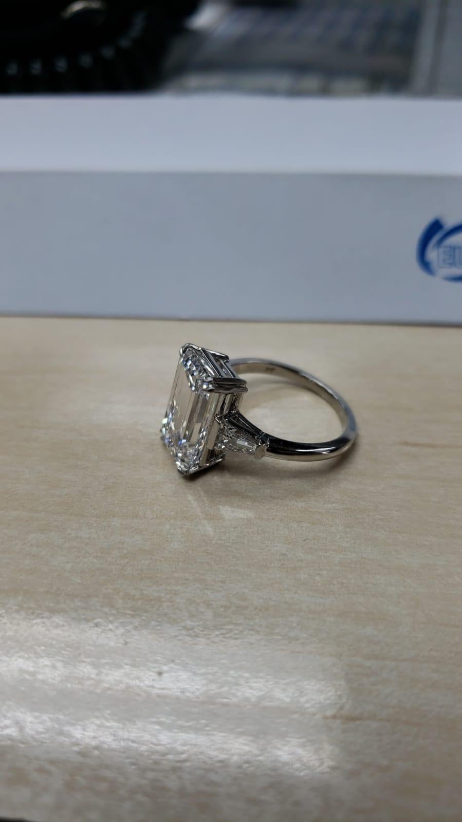 Women's or Men's Type IIA Golconda D Color GIA Certifield 10 Carat Emerald Cut Diamond Ring For Sale