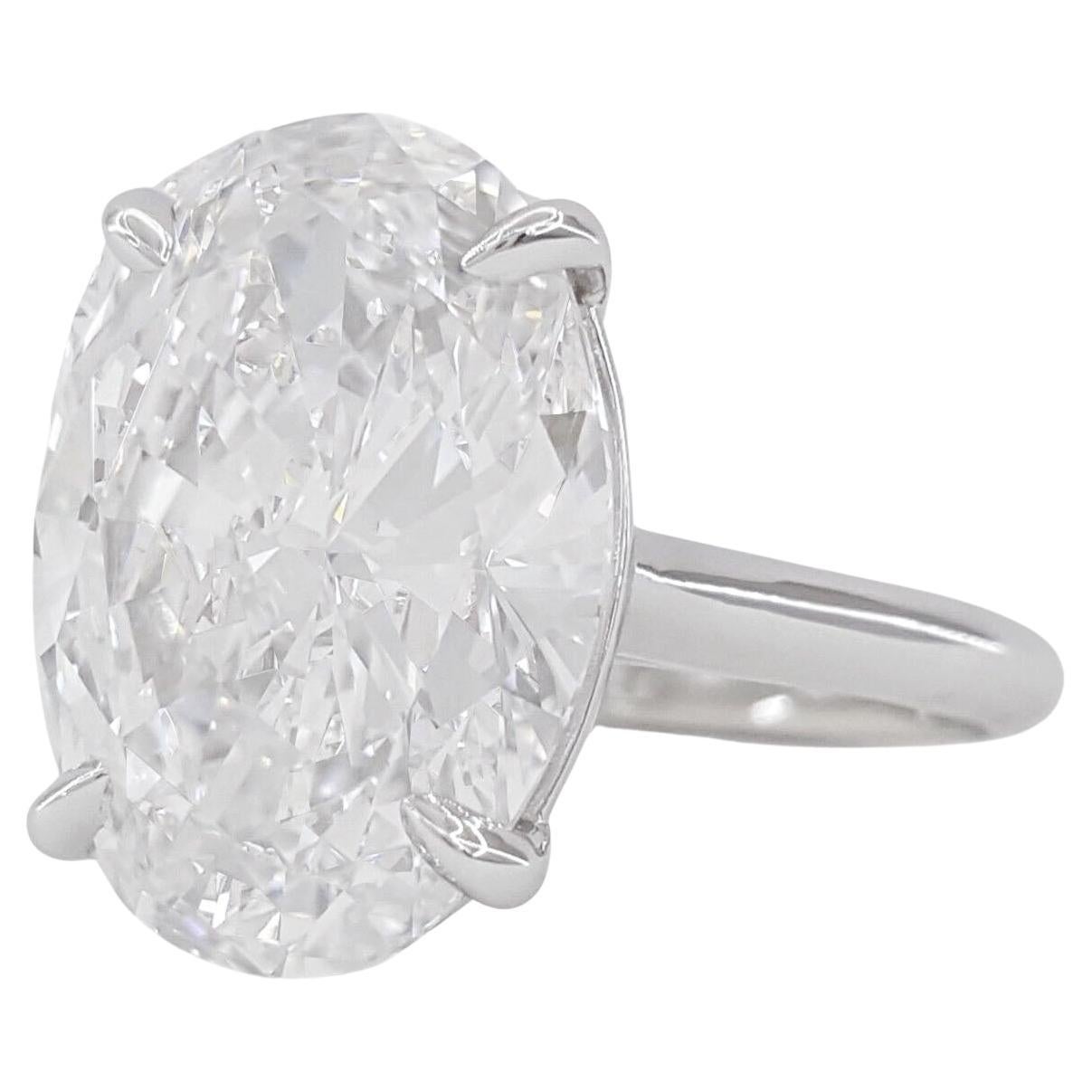 TYPE IIA Golconda Bague solitaire en platine avec diamant ovale de 12 carats certifié GIA en vente
