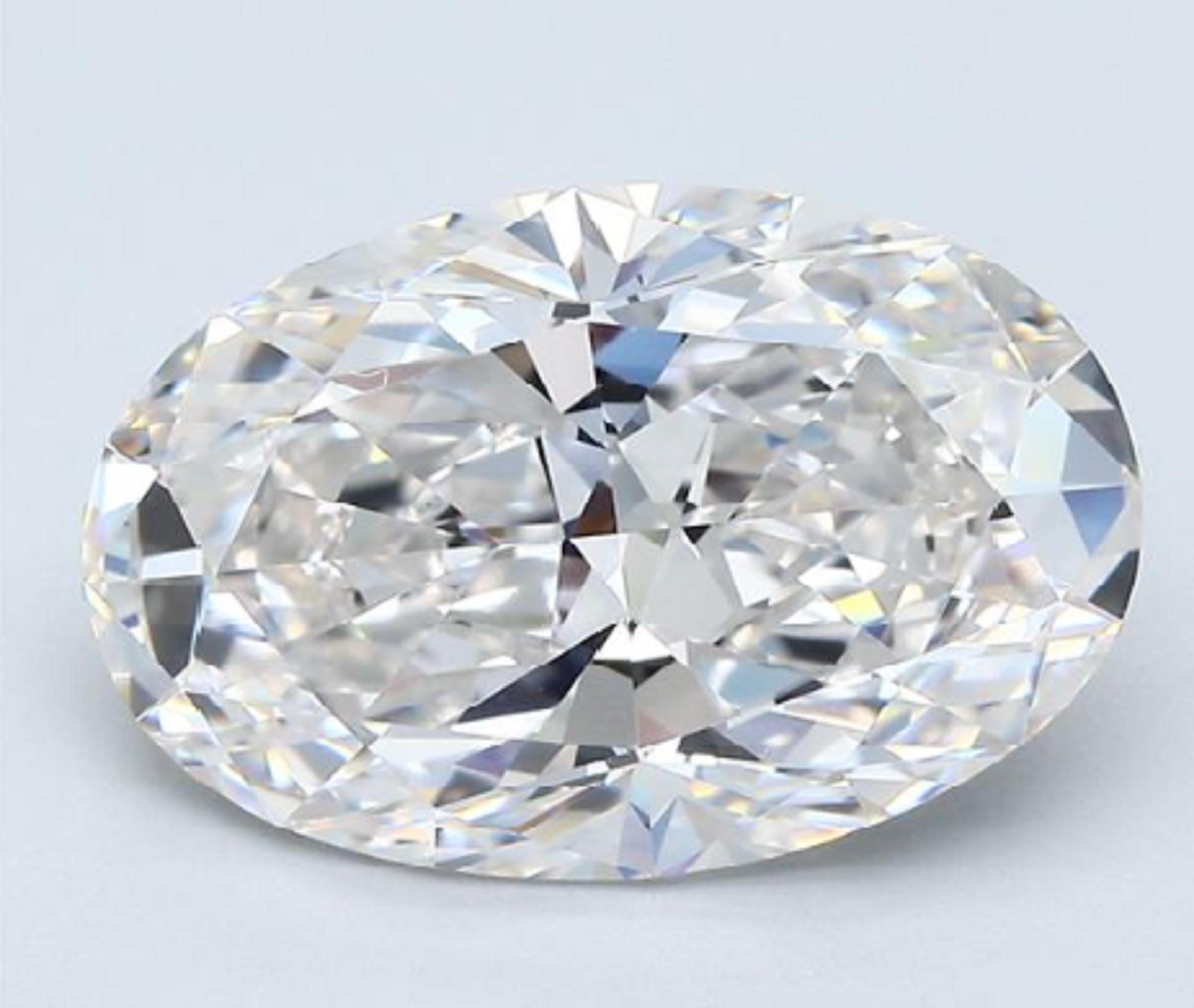 Moderne Type IIA Type Golconda Certifié GIA Bague à diamant ovale de 10 carats en vente