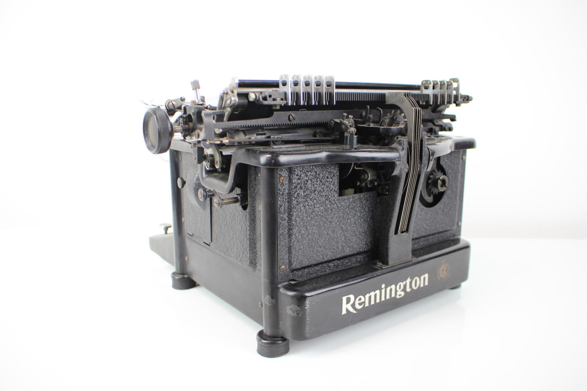 Art Deco Typewriter, Manufacturer Remington: Zbrojovka Brno, circa 1935 For Sale