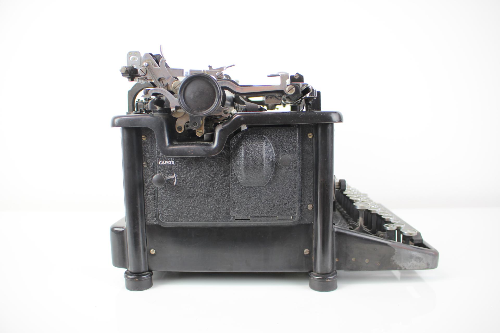 Mid-20th Century Typewriter, Manufacturer Remington: Zbrojovka Brno, circa 1935 For Sale