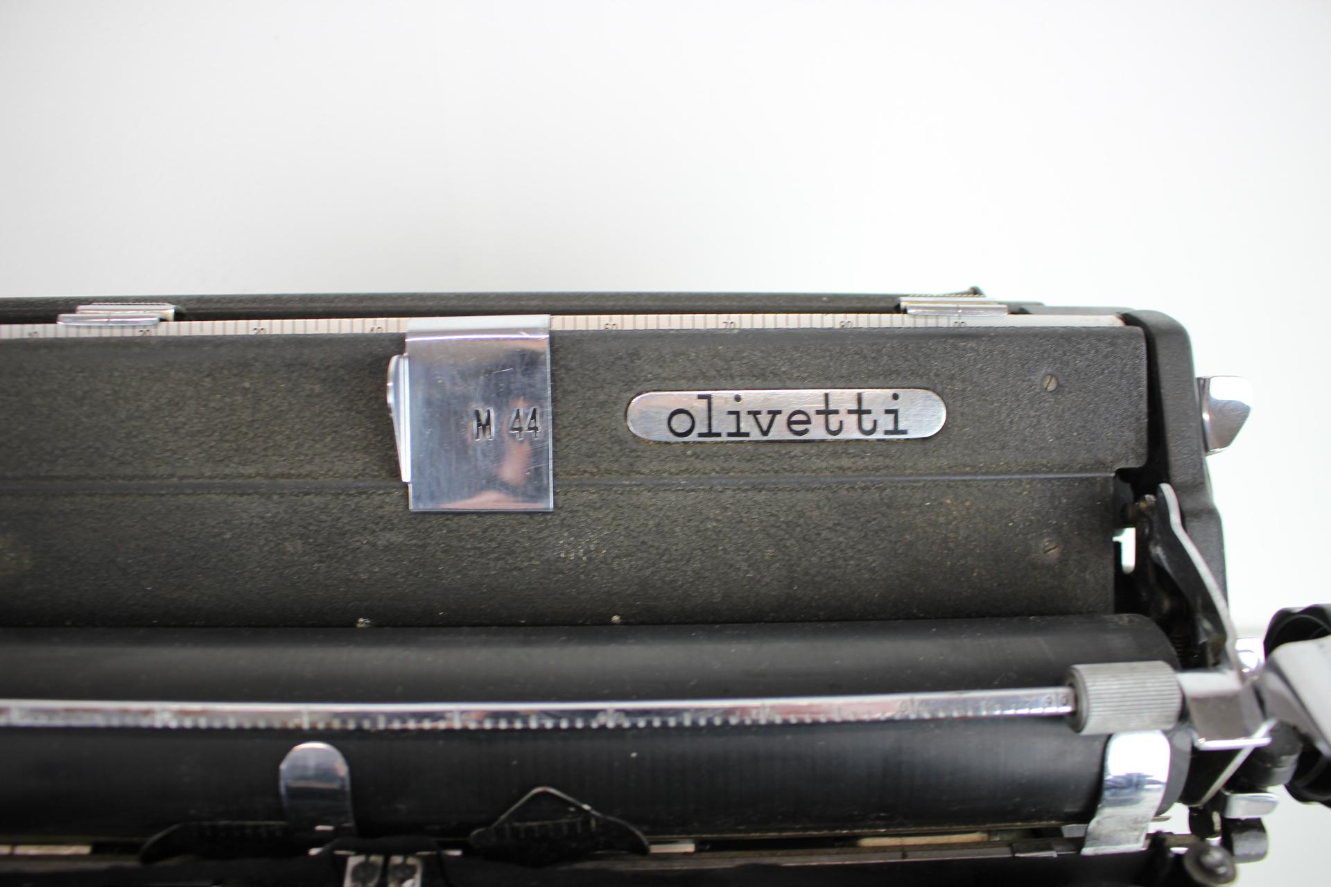 Schreibtischschreibtisch Olivetti „M44“, Ostdeutschland, 1947 (Mitte des 20. Jahrhunderts) im Angebot