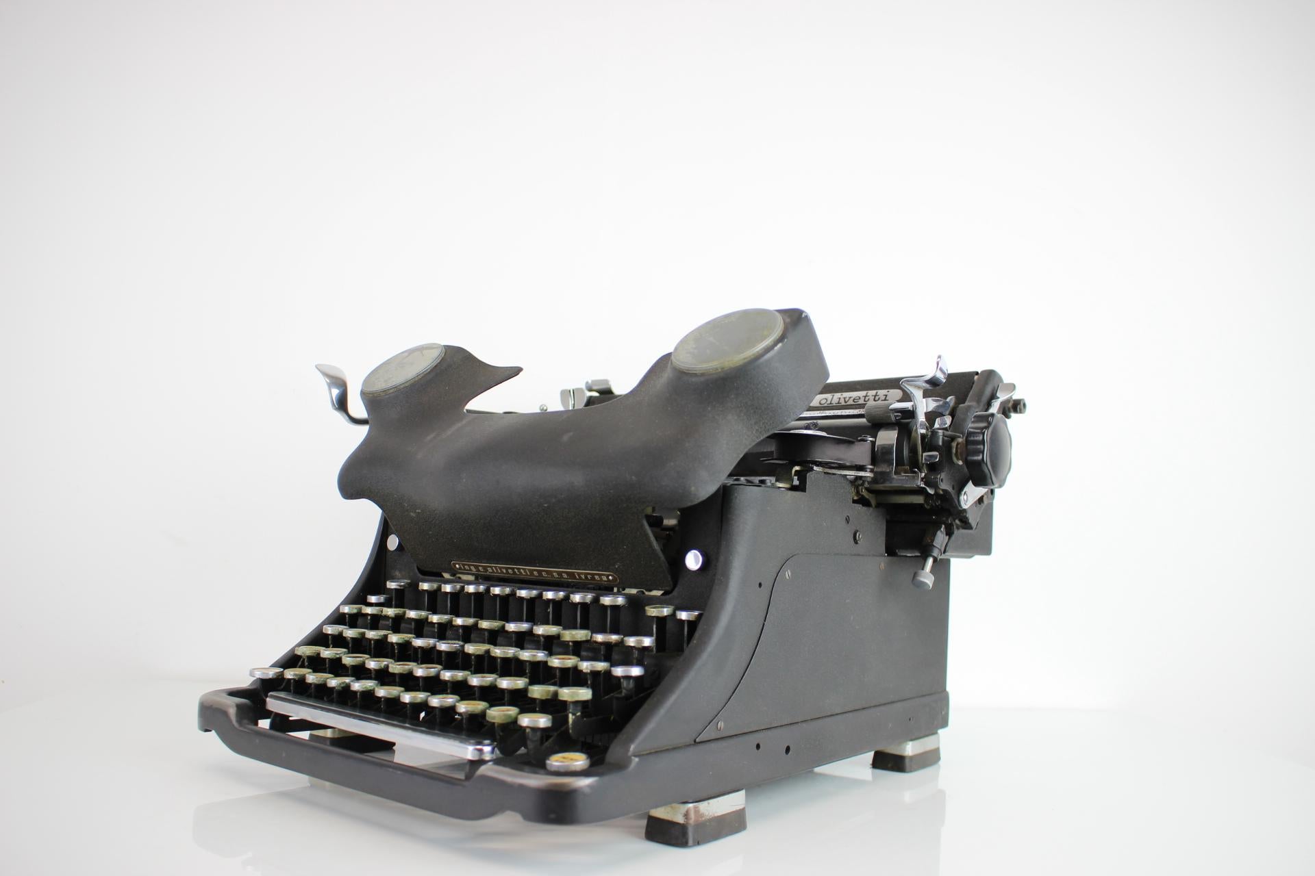 Schreibtischschreibtisch Olivetti „M44“, Ostdeutschland, 1947 (Metall) im Angebot