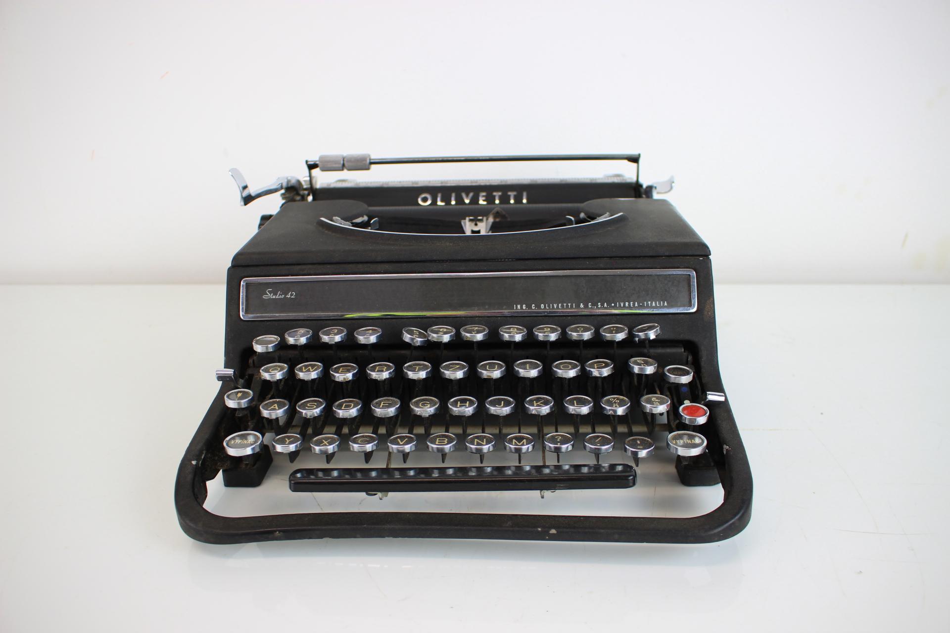  Typewriter/  Olivetti Studio 42, Italy 1946 For Sale 3